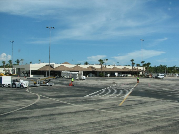 Car rental in Bari Airport Italy - Goldcar